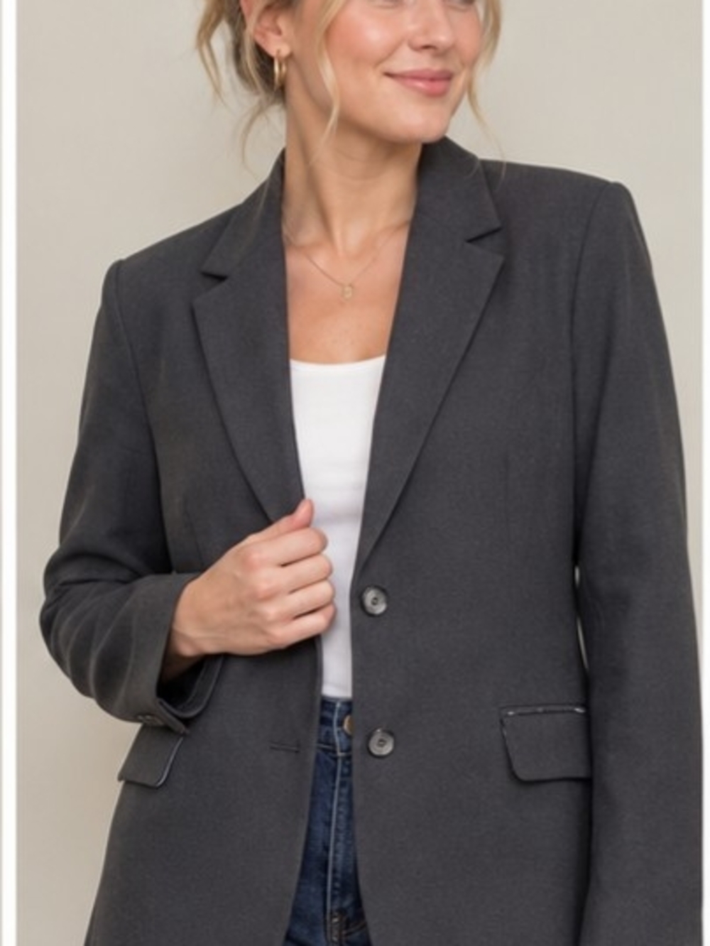 Black Single-Breasted Women's Blazer - Classic Tailored Jacket